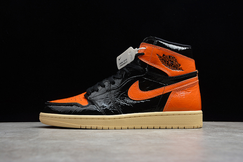 jordan 1 500 555088 028 AIR JORDAN 1 RETRO HIGH OG SHATTERED BACKBOARD 3.0 BLACK PALE VANILLA