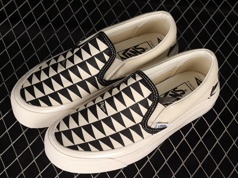 [VN0A45JKDC8]-[SLIP-ON X PILGRIM OFF WHITE∕BLACK∕OFF WHITE]-[WOMAN︰35-39]-[MAN︰4...(525C)