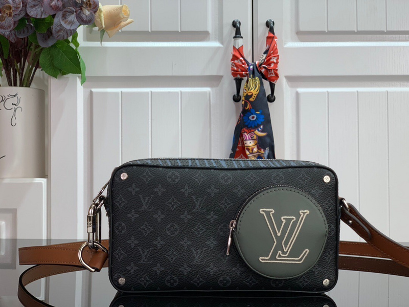 louis vuitton LV Shoulder bag M6868829CD