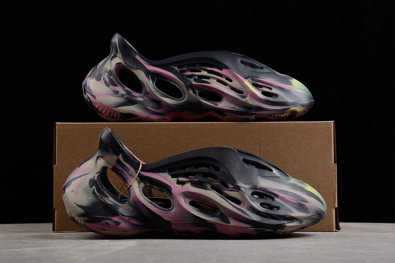 Sandal 【240】[IG9562]-[YEEZY FOAM RUNNER MX CARBON∕MX CARBON∕MX CARBON]-[WOMAN︰36.5-39]-