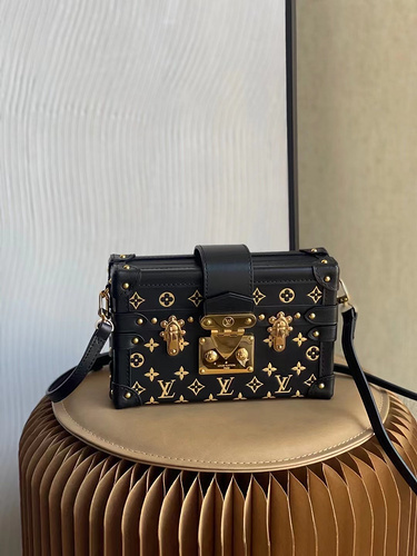 shoulder bag 235 Louis Vuitton Petite Malle Monogram Metal512E