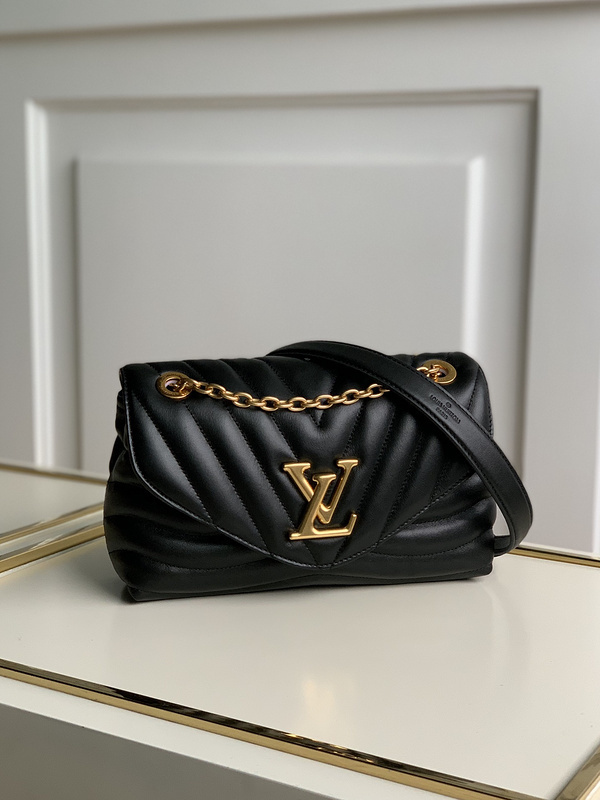shoulder bag LV new wave chain bag M585526570