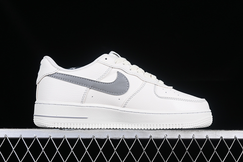 air force 1 320 AA5360 005 VLONE AIR FORCE 1 07 LOW WHITE GREY WOMAN 36 39 MAN 40 45 42F5