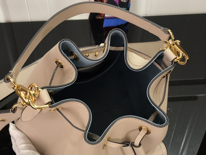 purses LV LOCKME BUCKET M57687EE4F