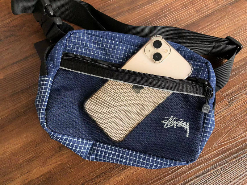 . 95 STUSSY BAG 22 15 7 641039 22EC