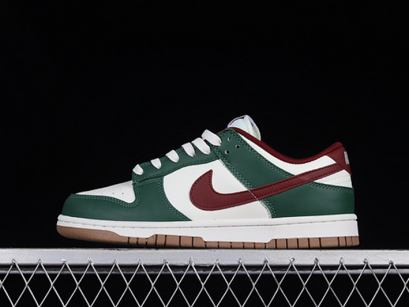 dunk 270 FB7160 161 SB DUNK LOW GORGE GREEN WHITE TEAM RED GUM MEDIUM BROWN UNISEX 36 45 375C