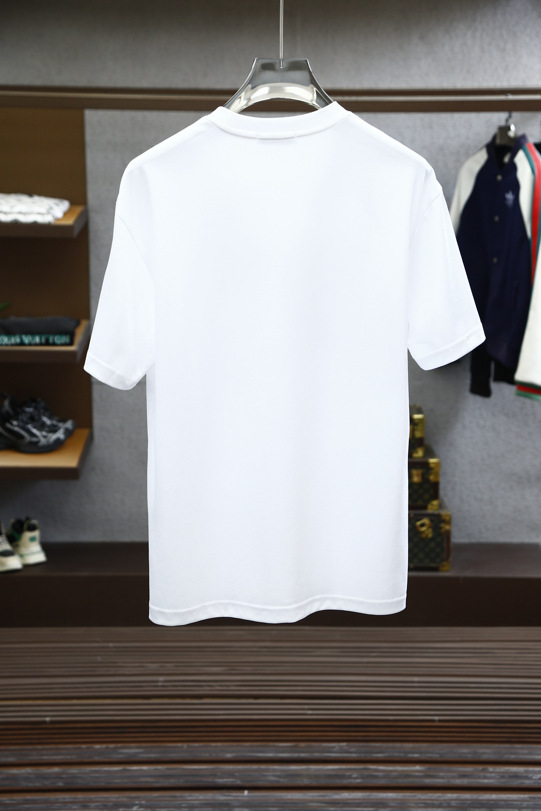 valentino tshirt/clothes-001