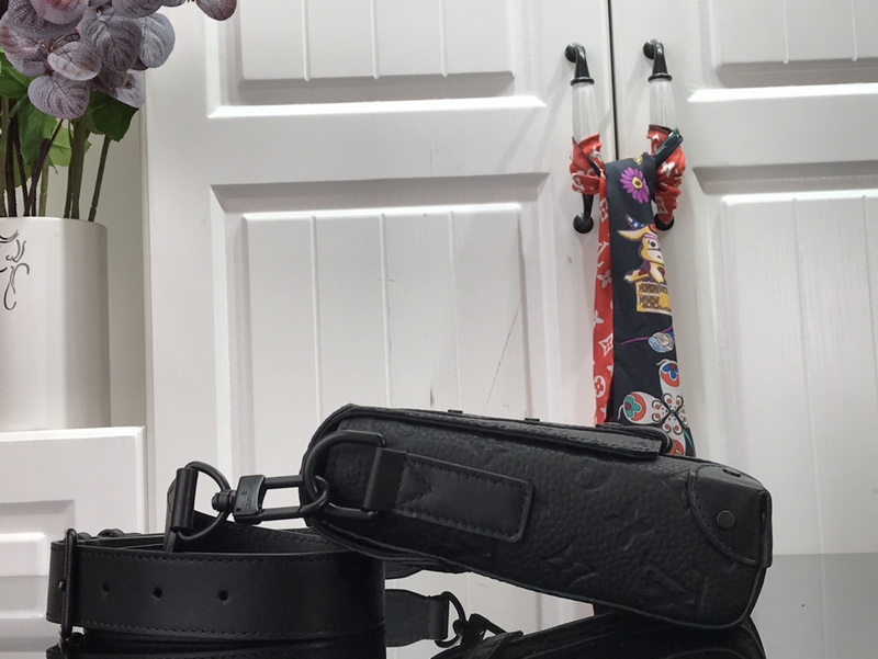 LV TRUNK MESSENGER M57726(2C60)