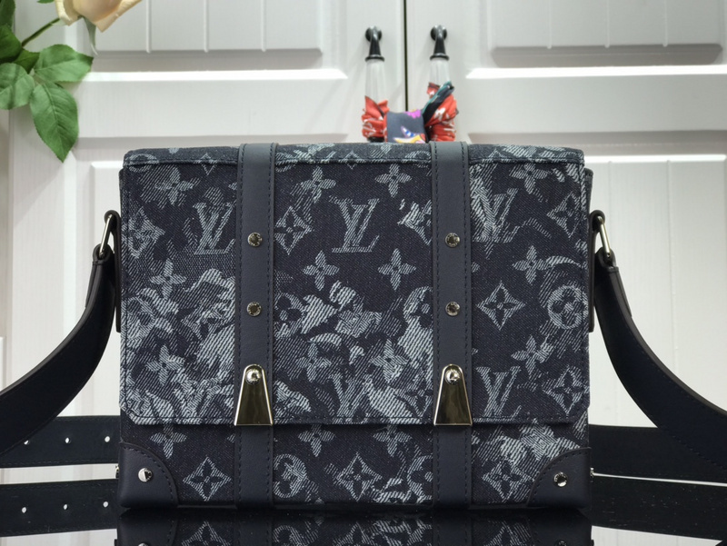 louis vuitton LV TRUNK MESSENGER M5728234D5