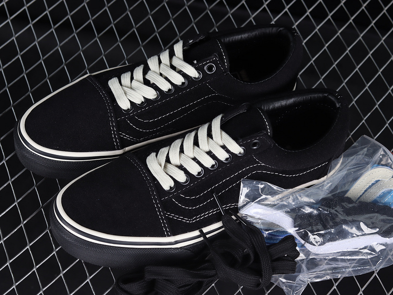 [VN0A3WKTBLK]-[OLD SKOOL BLACK∕BLACK∕WHITE]-[WOMAN︰36-39]-[MAN︰40-47.5](A7FF)