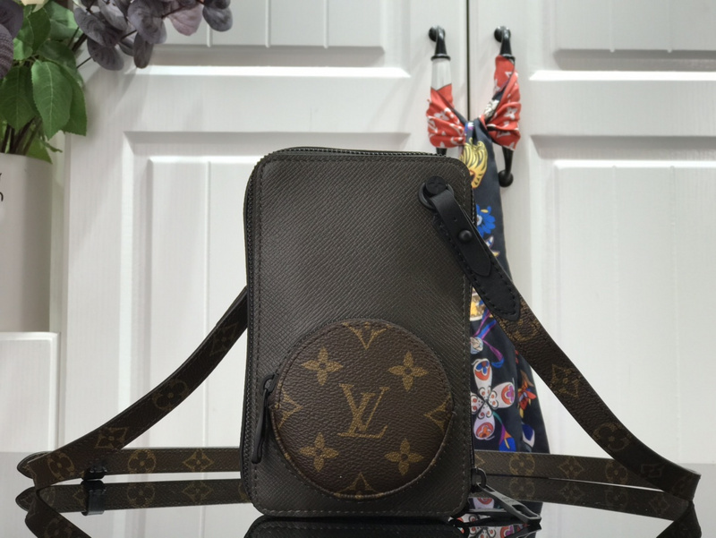 louis vuitton LV PHONE BOX M305812146
