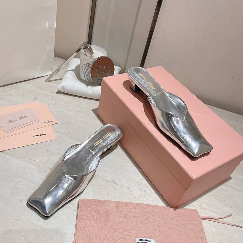 B8168290 MIU MIU复古方头粗跟凉拖 35-3+