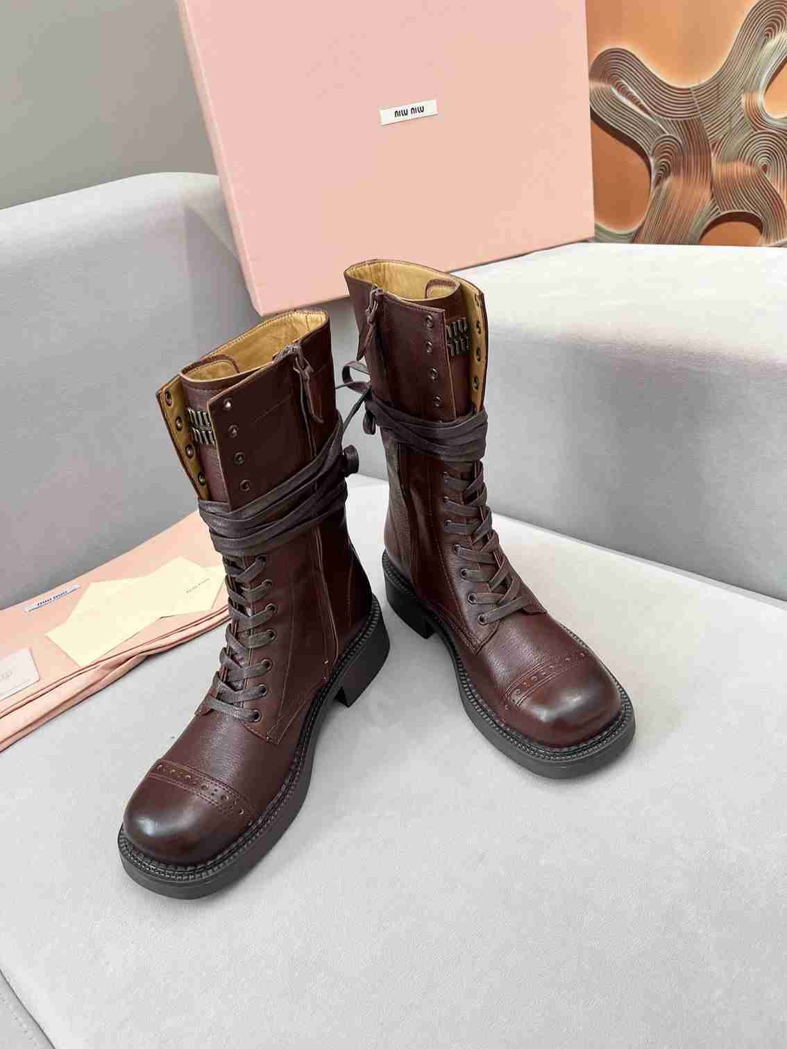 B8115380 最高版本 Miumiu 秋冬走秀新款复古机车靴 35-39