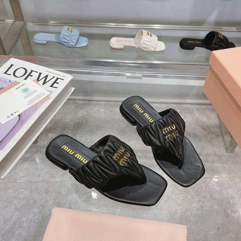 6450240 miumiu春夏款平底小羊皮凉鞋拖鞋 35-41
