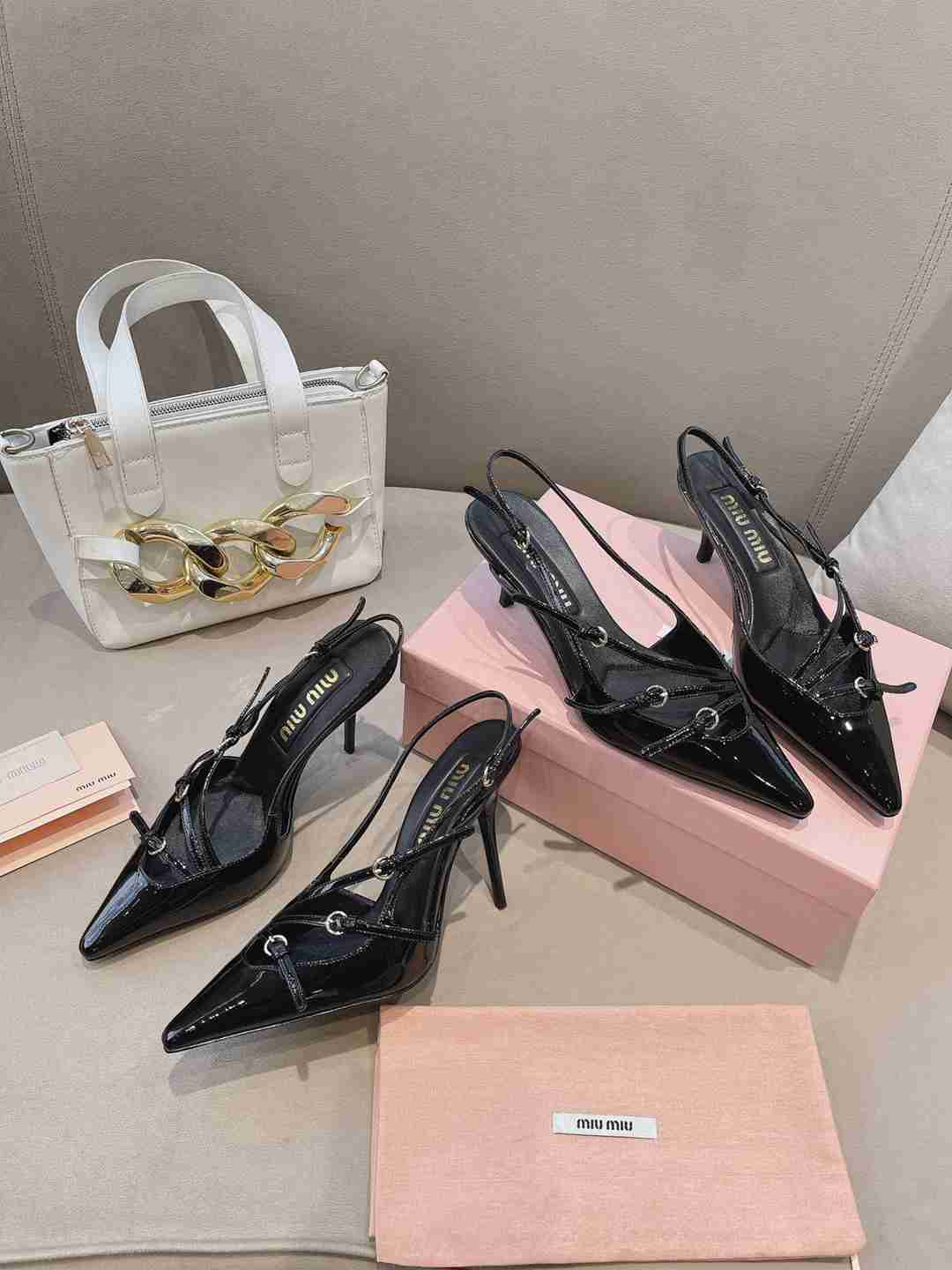 B8115300 高版本 MiuMiu*缪缪 春夏大热走秀款·小猫跟单鞋 35-39