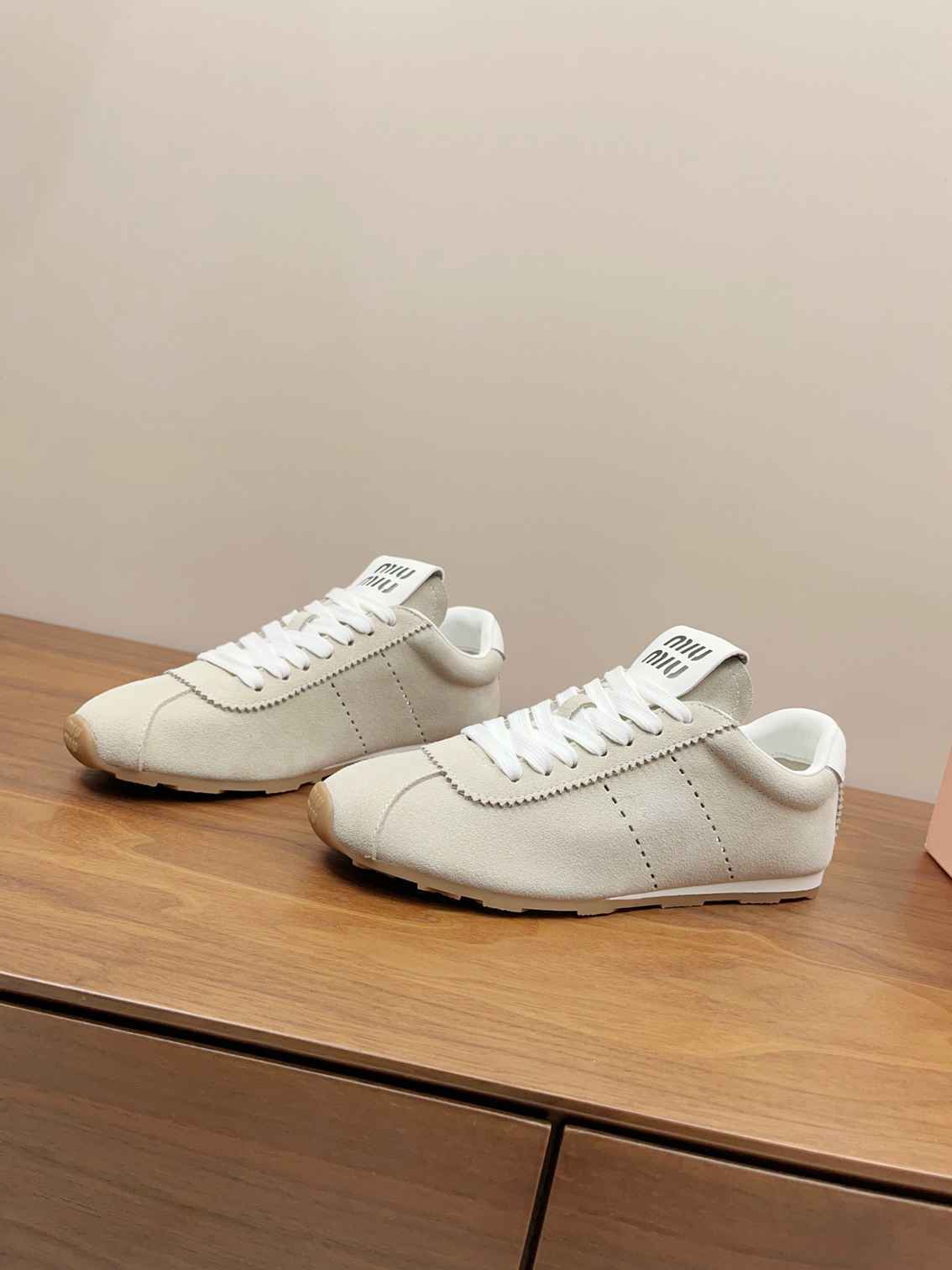 Am5739220。35-40码 缪缪早春走秀款阿甘德训鞋运动鞋