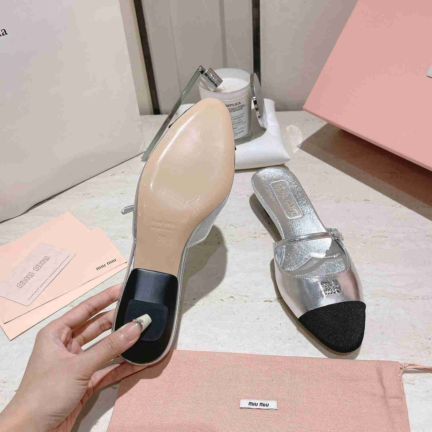 B8168300 miu 圆头猫跟玛丽珍系列 半拖凉鞋 35-39