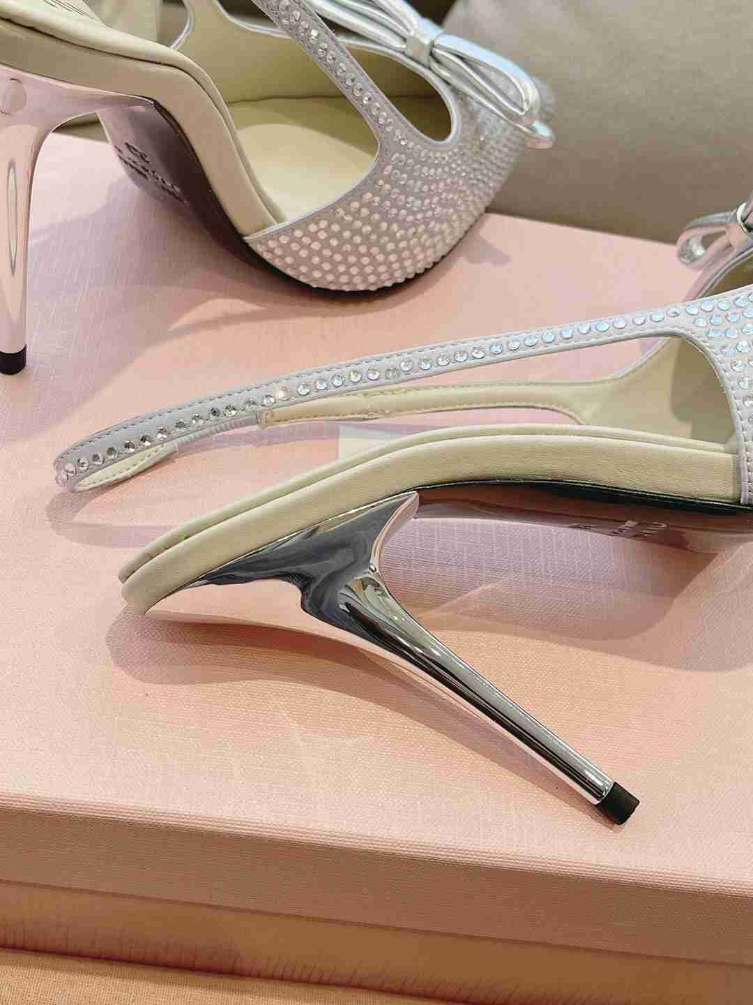 B8115300 高版本缪缪春夏大热走秀款·小猫跟单鞋 35-39