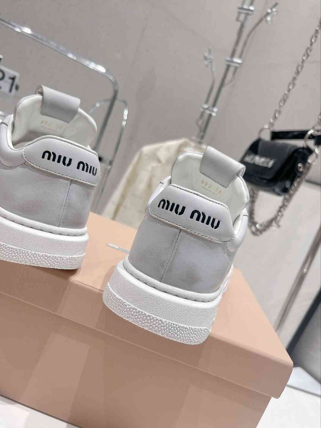 B8128280 缪缪miumiu火爆款脏脏鞋 小白鞋 35-40码