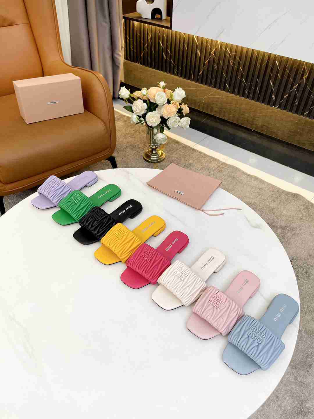 Ah5509180 M.M家专柜爆款同步时尚凉拖 ，8色任先 平底（高跟3116190）