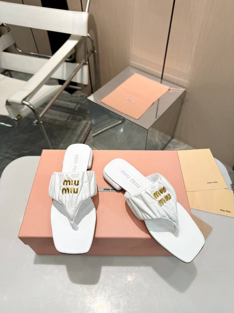 B8170230 顶级版本 miumiu夹脚拖鞋 35-39
