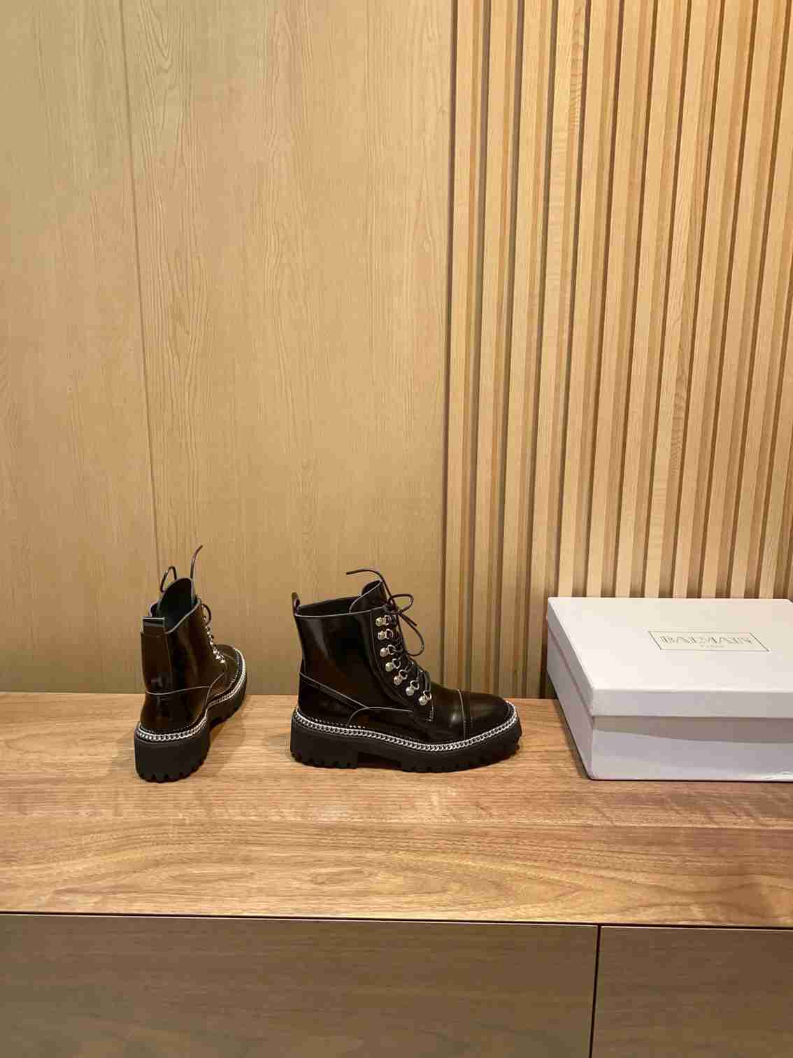 Ab5694330 BALMAIN 秋冬女靴 码数：35-40（皮里 毛里）