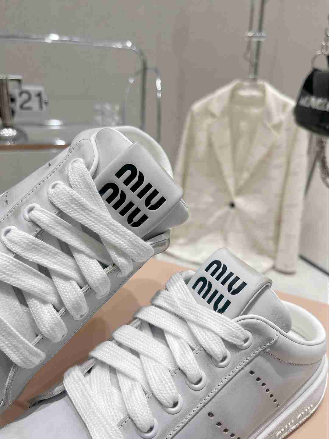 B8128280 缪缪miumiu火爆款脏脏鞋 小白鞋 35-40码