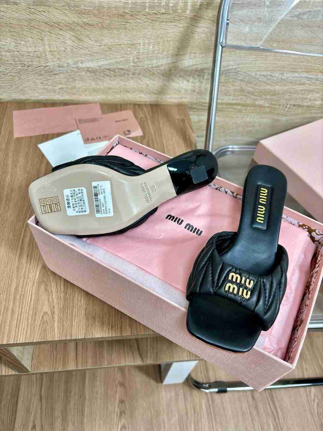 B8168270 顶级版本mi* ✨ 春夏款褶皱拖鞋