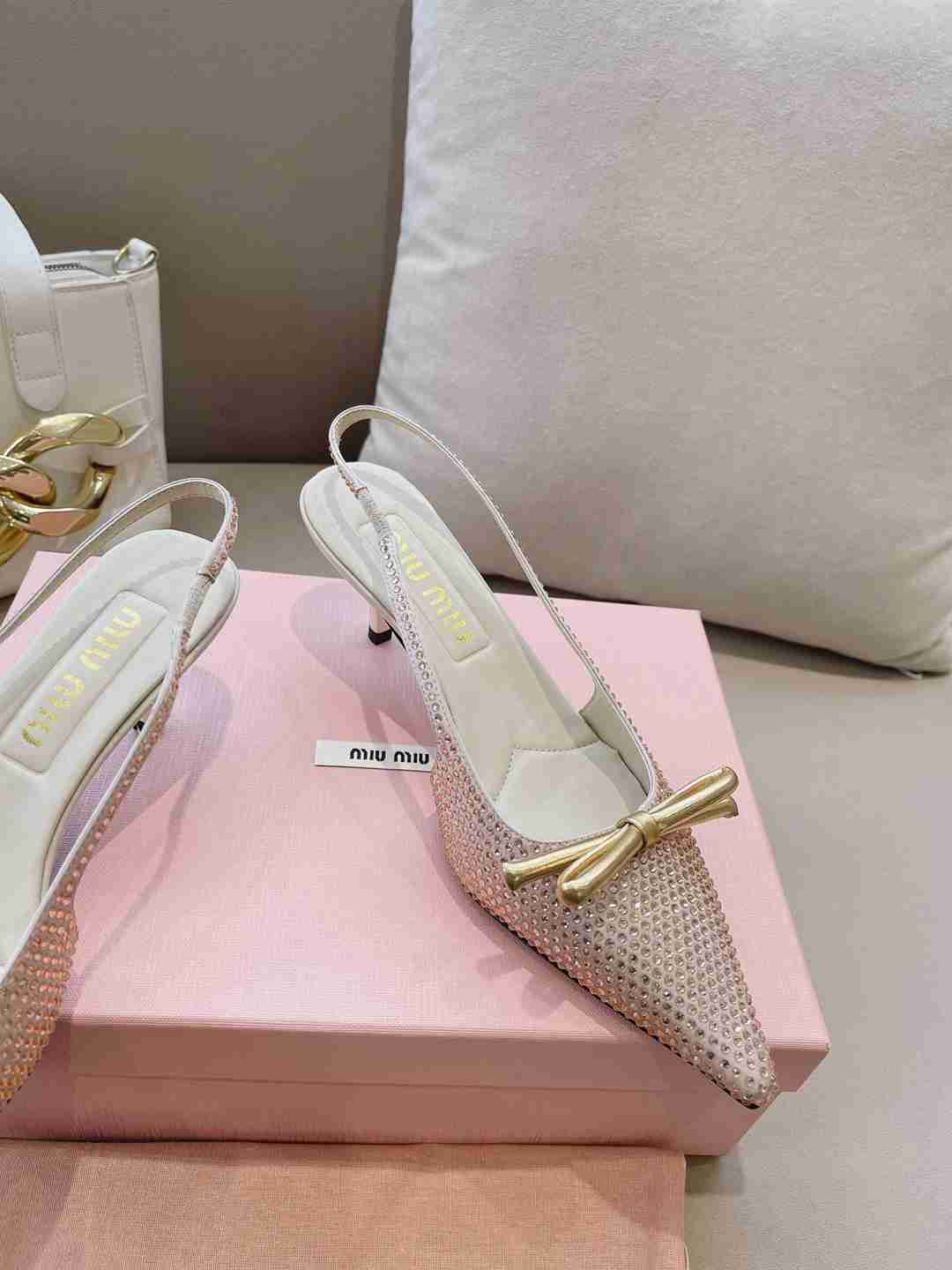 B8115300 高版本缪缪春夏大热走秀款·小猫跟单鞋 35-39