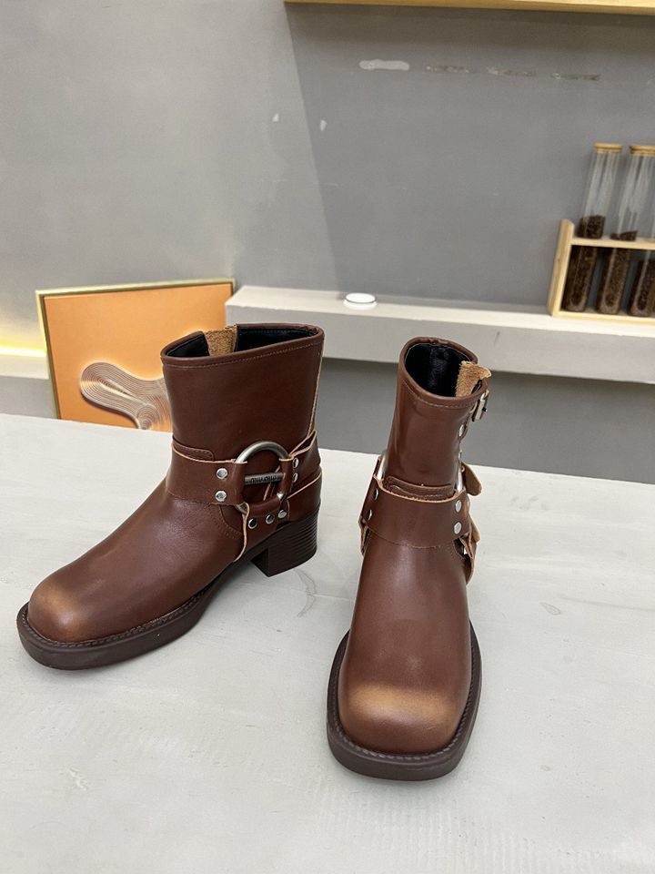 B8130 8128290 MIU家秋冬款女靴 码数35－40 （皮面 牛反绒