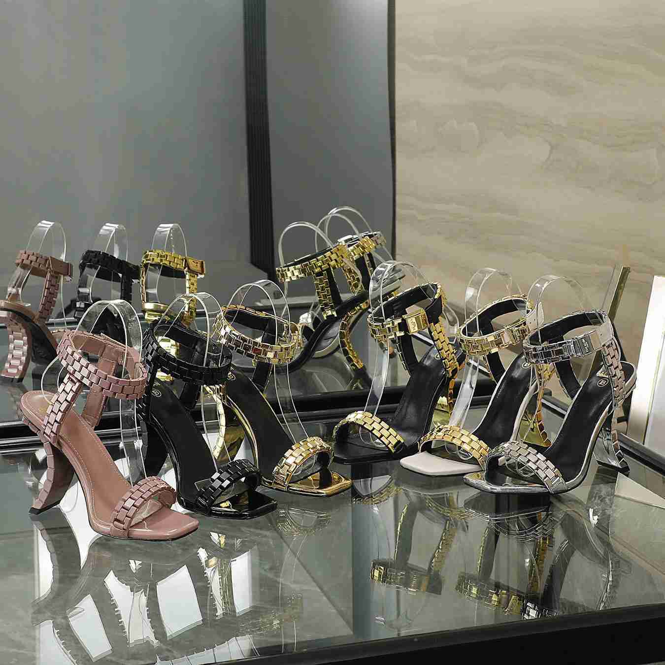 B6179 B***ain【手表链凉鞋】 码数：𝟑𝟓-𝟒3（41 42 43订做