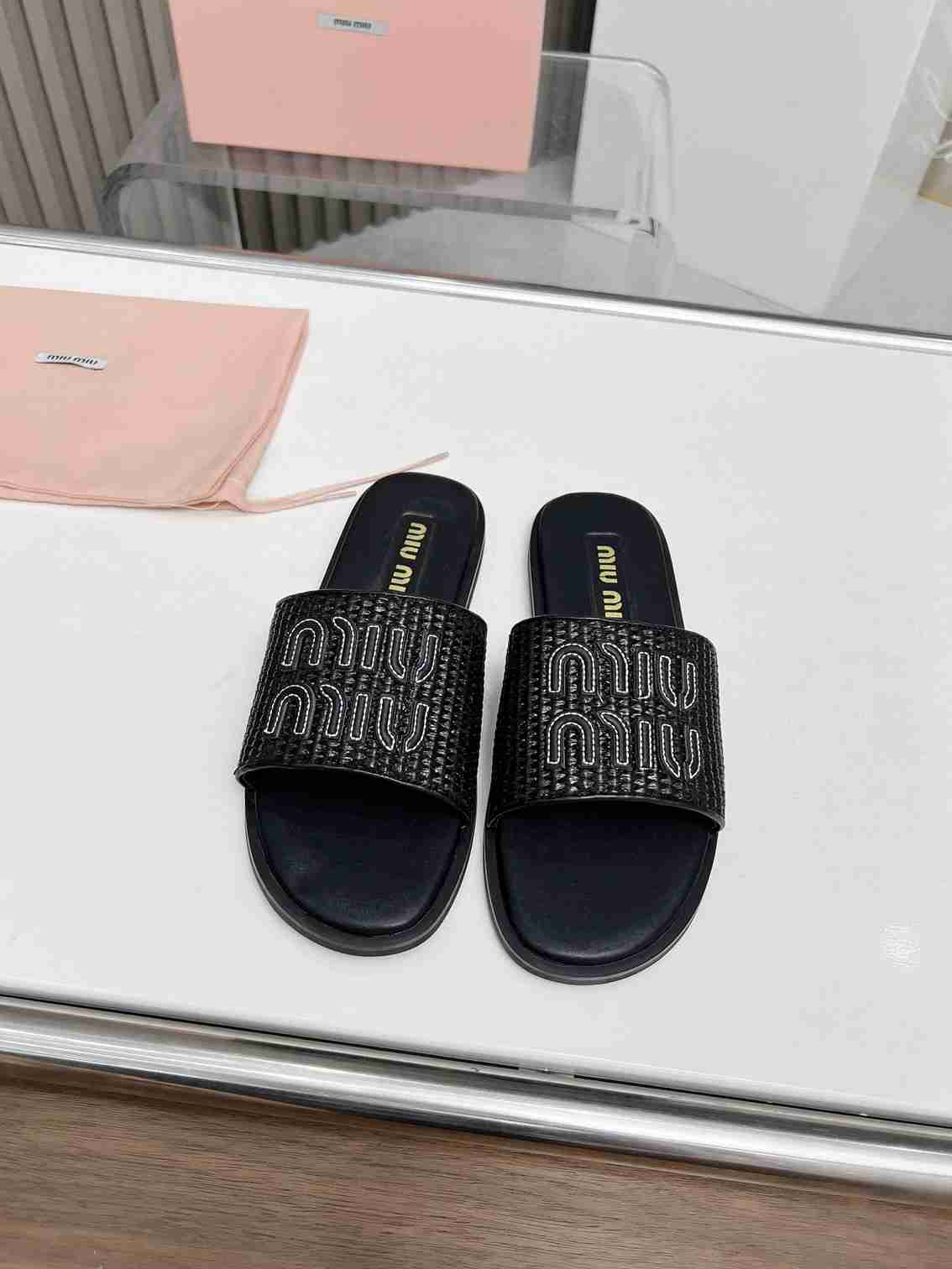 B8118170橡胶底（皮底3370210） Miu-Miu平底织带字母拖 35-43码