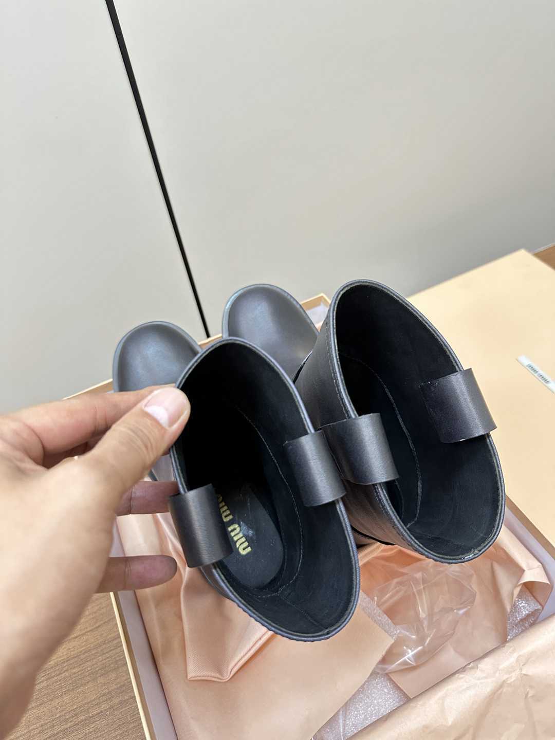 Ag5552390皮底（橡胶底6383300） Miumiu秋冬走秀新款短靴 35-39