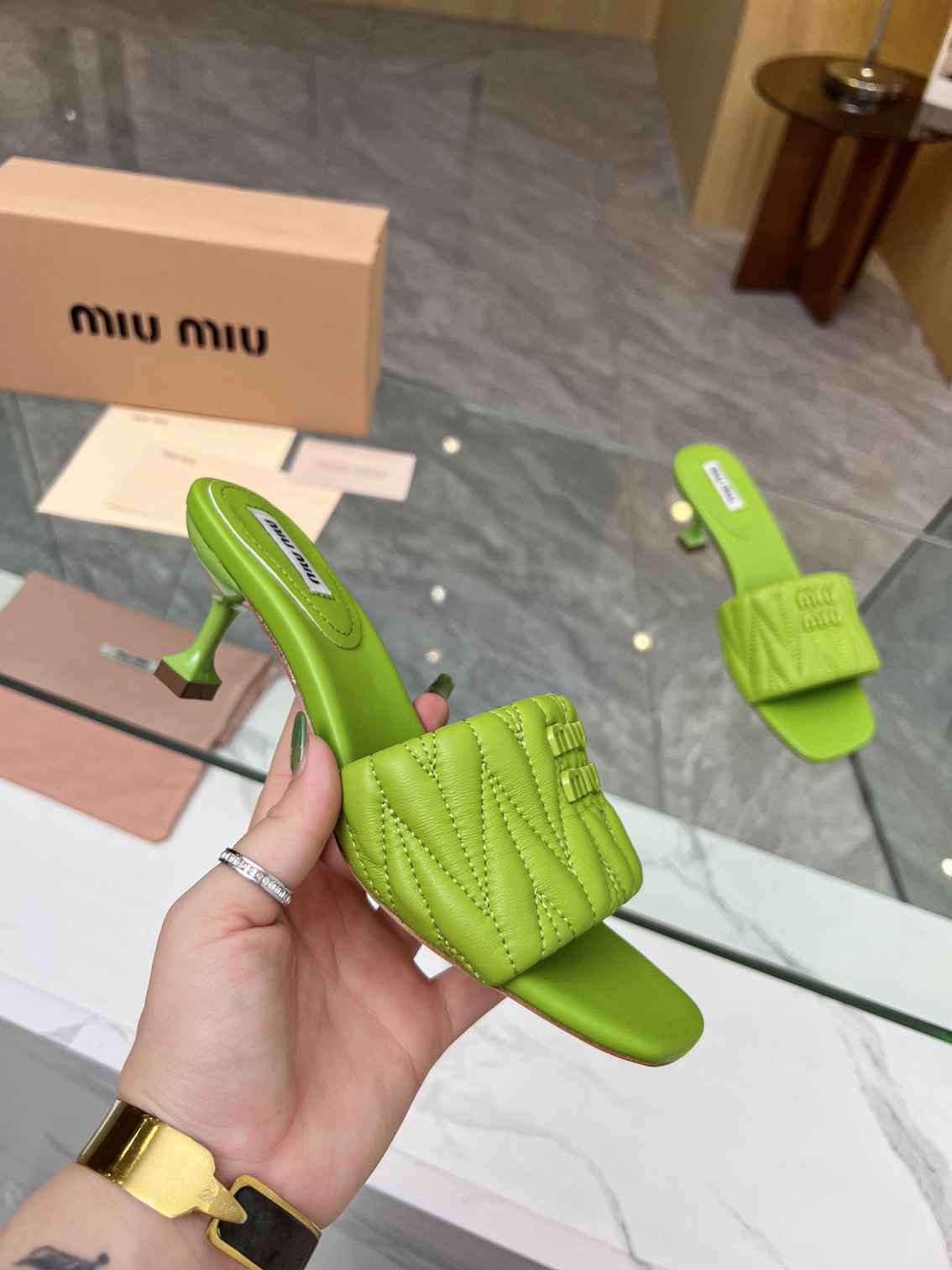 Ac5609230 MIUMIU顶级版少女凉拖 真皮大底 码数35-41