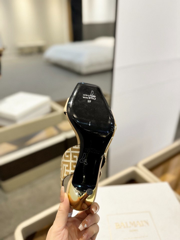 B8156300 巴尔曼 走秀金属扣高跟凉鞋 ʚ😊ɞ 36-39码