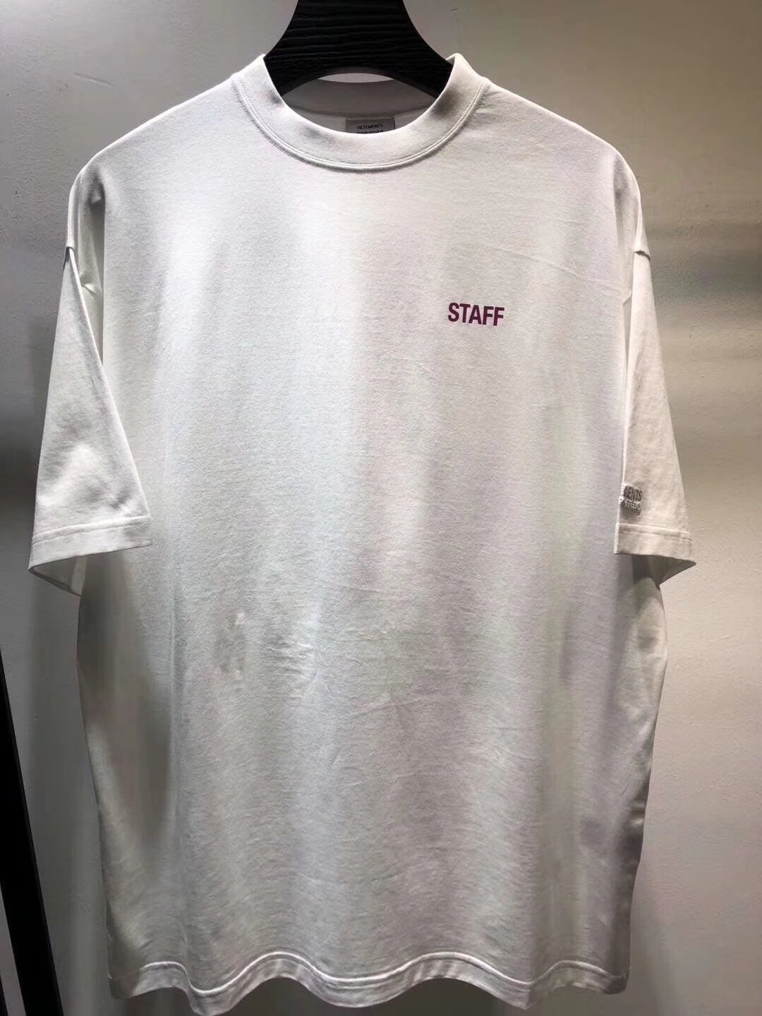 SOLD OUT VETEMENTS STAFF 白紫短袖