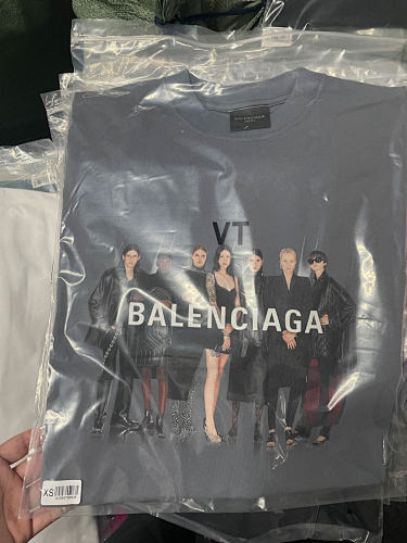 SOLD OUT Last one brand new Balenciag Model TEE