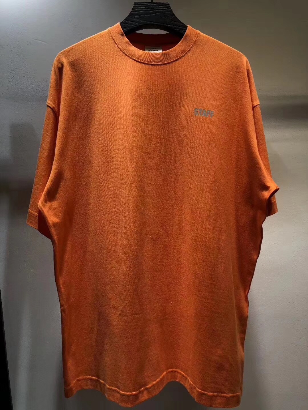 SOLD OUT VETEMENTS STAFF 橘色反光短袖