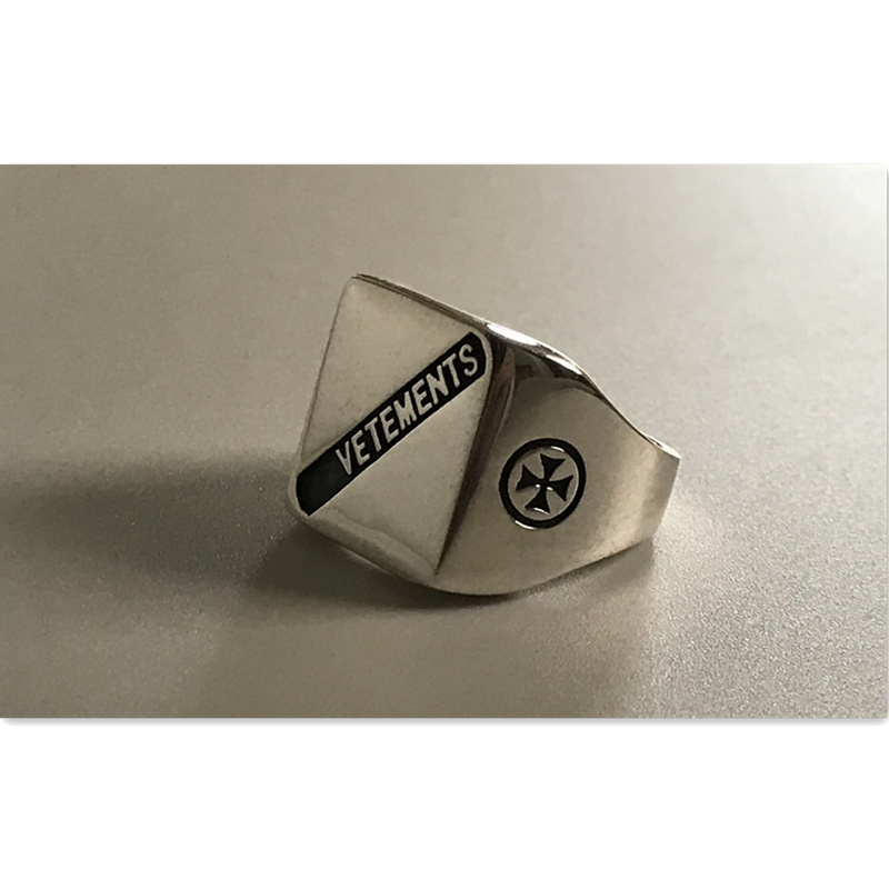 VETEMENTS ring