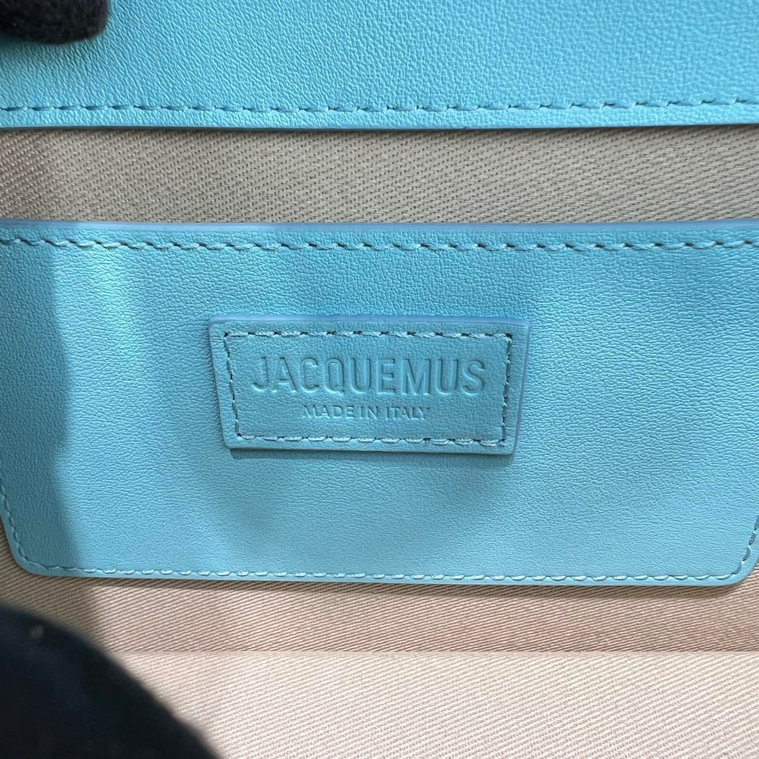 JACQUEMUS 143