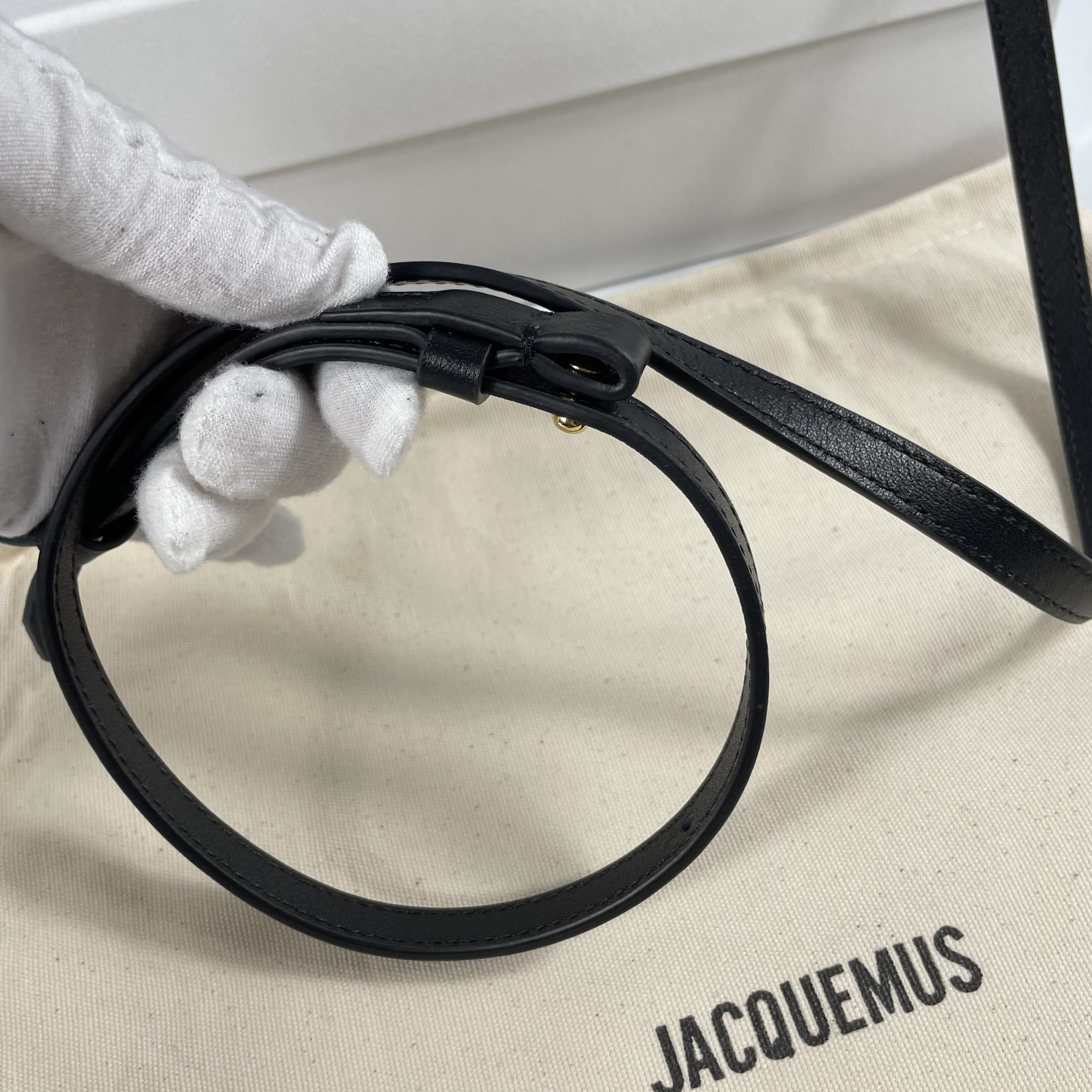 JACQUEMUS 247