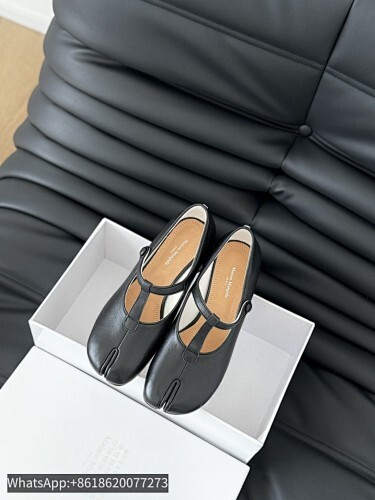 Maison Margiela MM6 Tabi Woman Split toe shoes