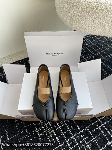 Maison Margiela MM6 Tabi Woman Split toe shoes