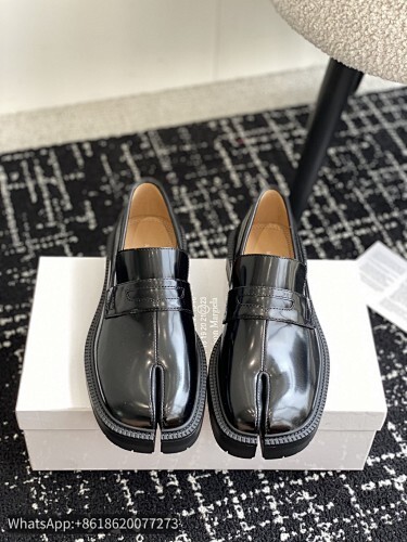 Maison Margiela MM6 Tabi Woman Split toe shoes