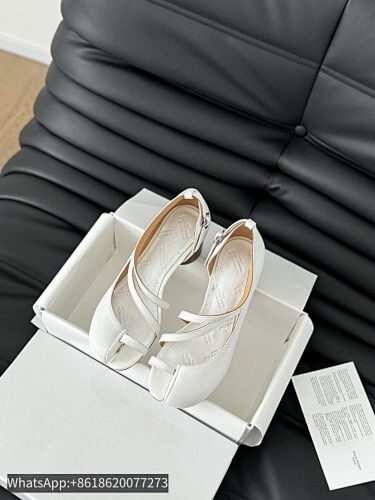 Maison Margiela MM6 Tabi Woman Split toe shoes