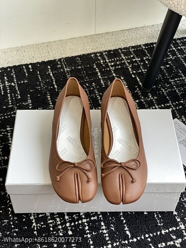 Maison Margiela MM6 Tabi Woman Split toe shoes