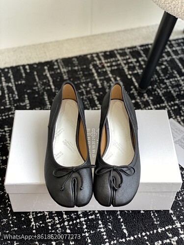 Maison Margiela MM6 Tabi Woman Split toe shoes