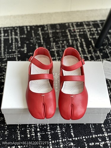 Maison Margiela MM6 Tabi Woman Split toe shoes