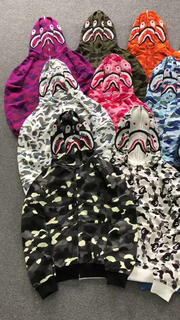 ￥238 BAPE HOODIE 4111080677（im 170cm 60kg i wear size L in the phot）